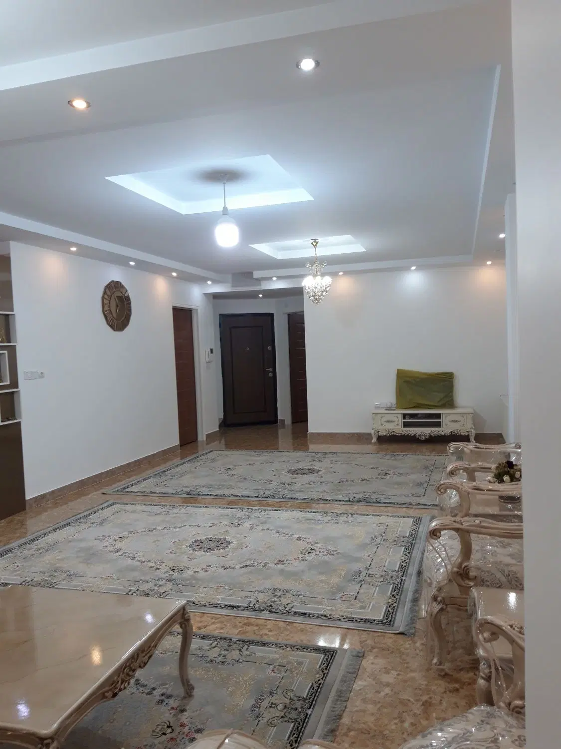 آپارتمان۱۳۰متر پارکینگ اختصاصی تکواحدی
