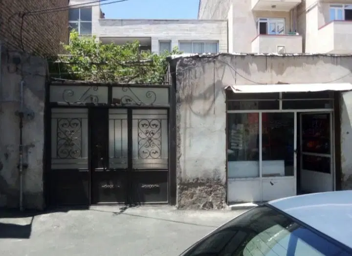 185 متر حیاط شمالی خیابان ورزش