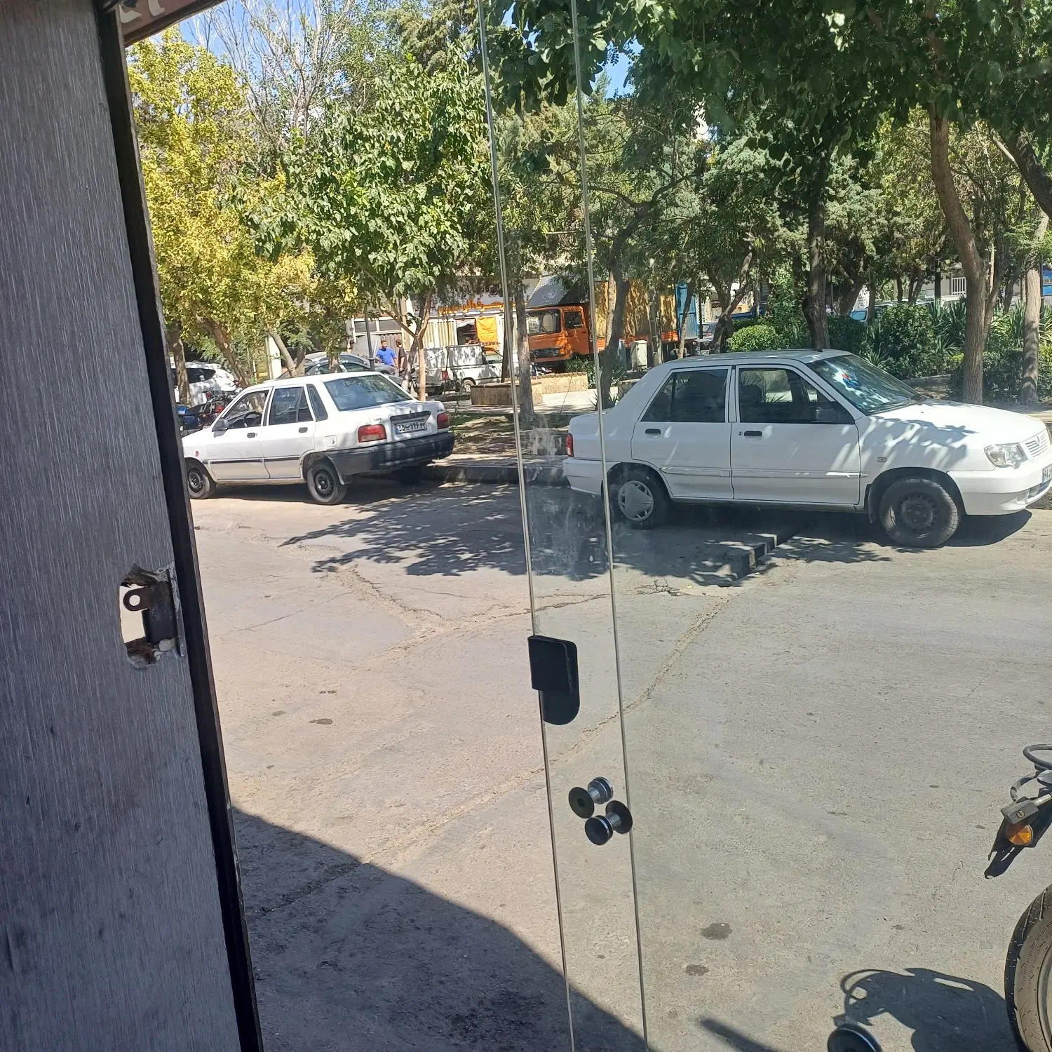 مغازه  داخل دستغیب ۱۰
