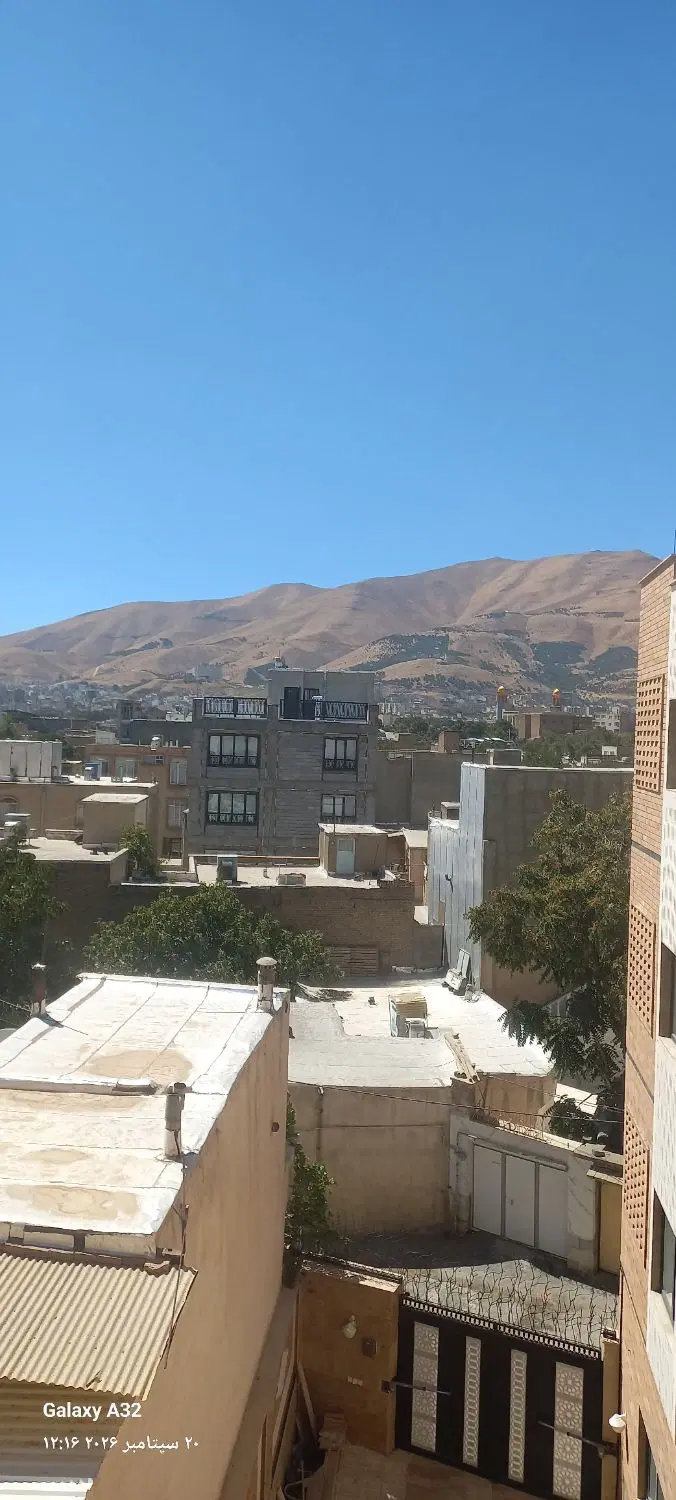 واحدی ۱۴۰ متری طبقه ۴ کلید نخورده  خام