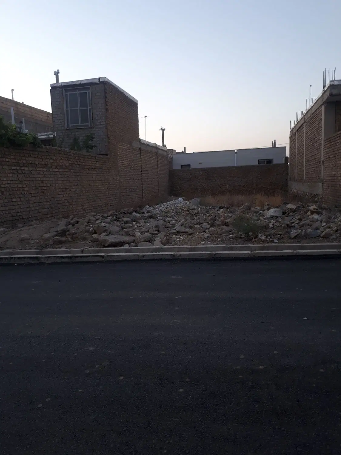 زمین در کوهانی