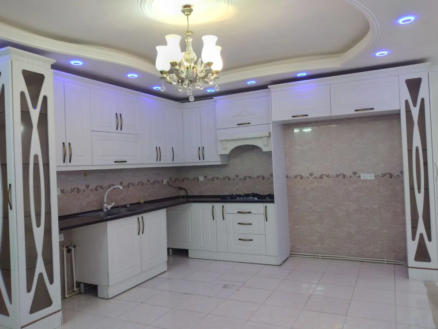 اجاره یک طبقه اپارتمان ۹۰ متری ۱ خواب فول امکانات