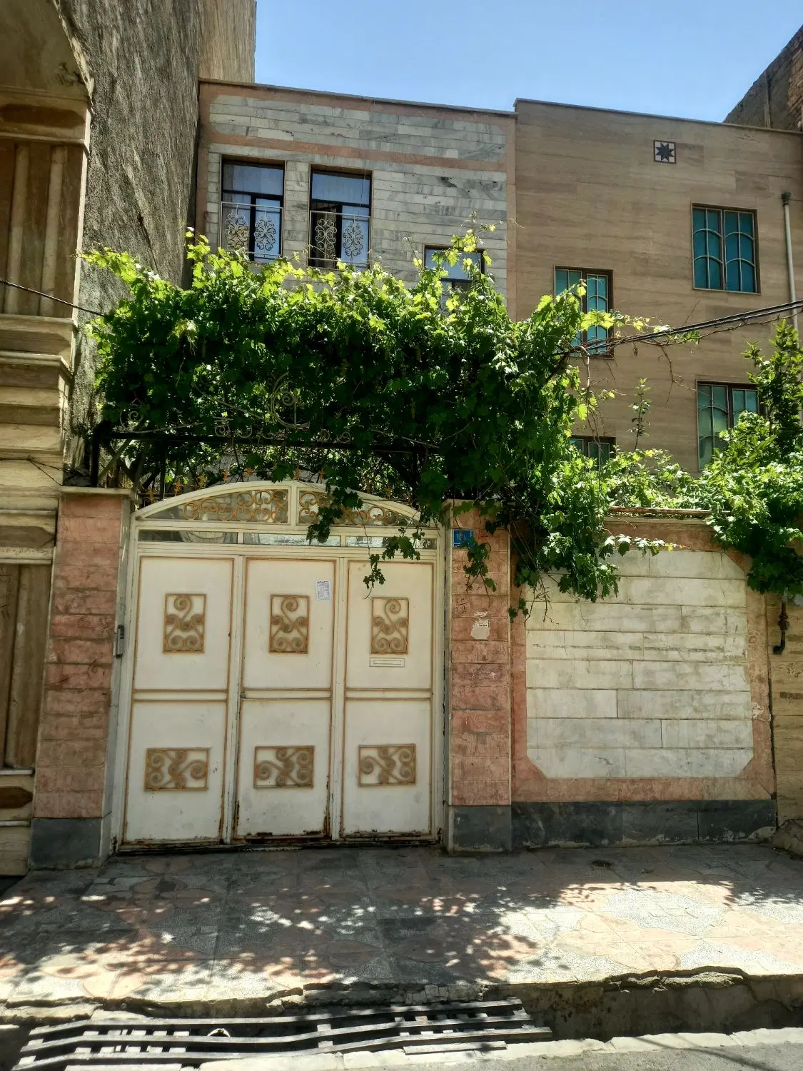 فروش نیم قواره ۱۴۰مترجنوبی نسترن زوج