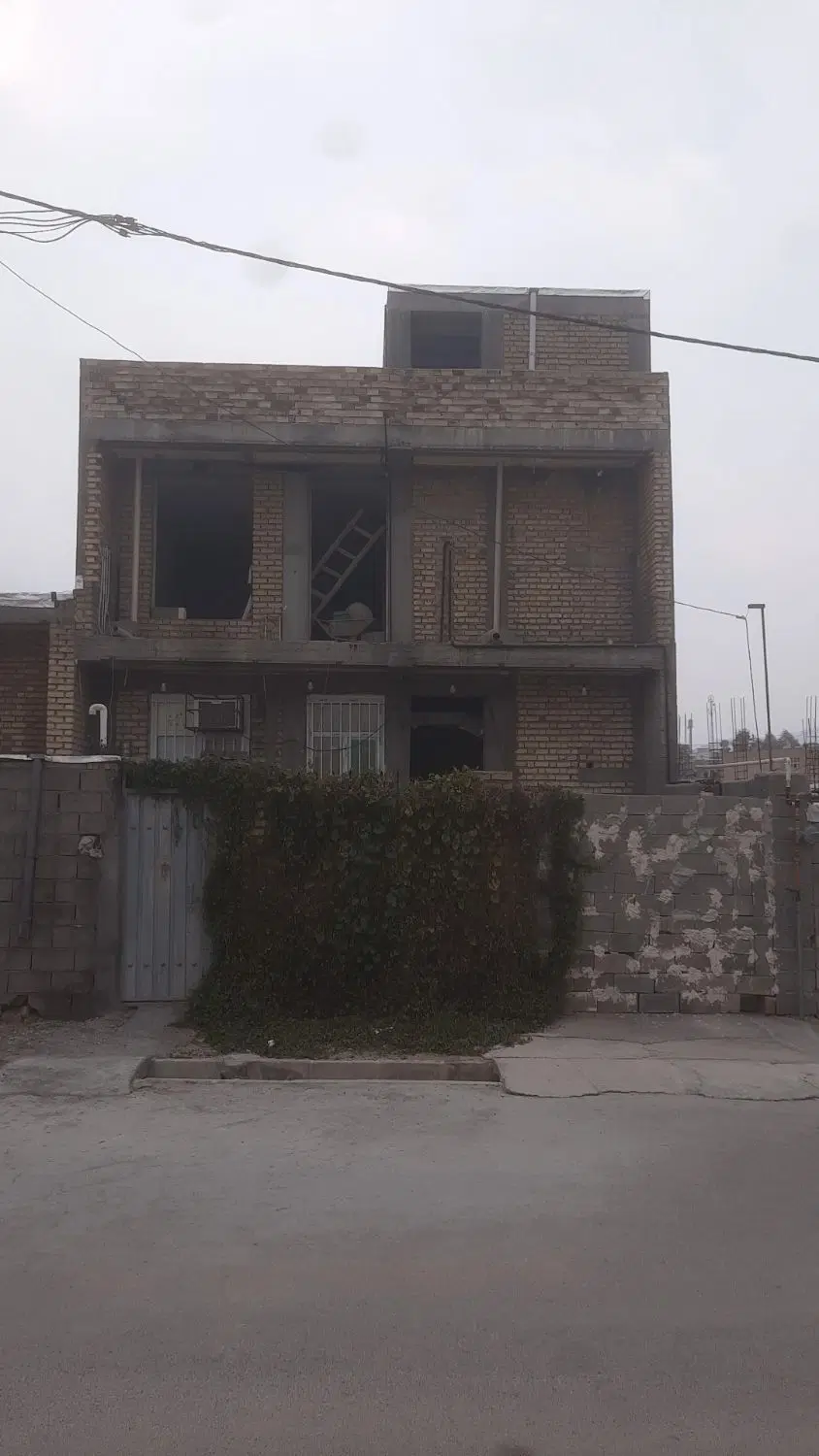 ملک مسکونی سند دار ۳ طبقه ۱۶۰متر