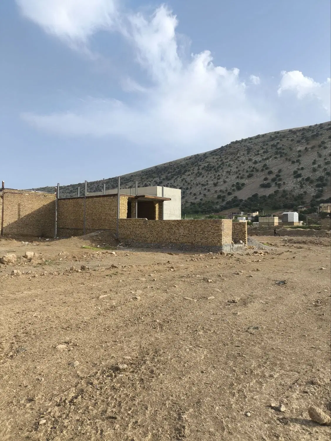 ساختمان نیمه ساز پاپی خالدار ۱۴۳متر