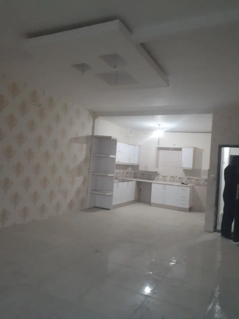 اپارتمان ۹۵ متر  شیک و نوساز نزدیک امکانات رفاهی