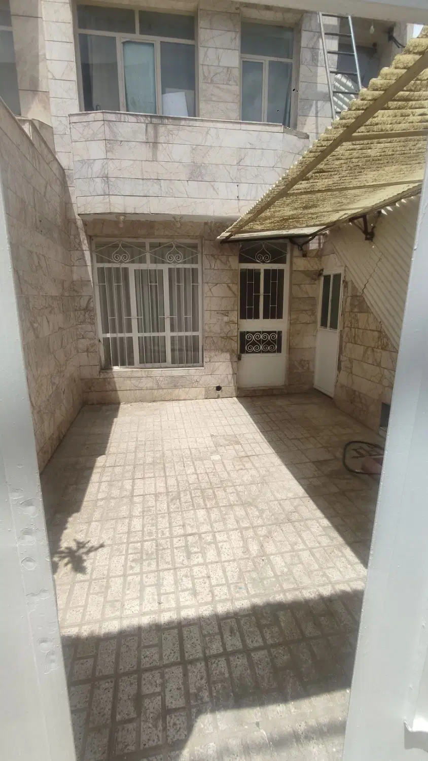 فروش واحد همکف راه جدا در منطقه رستمی