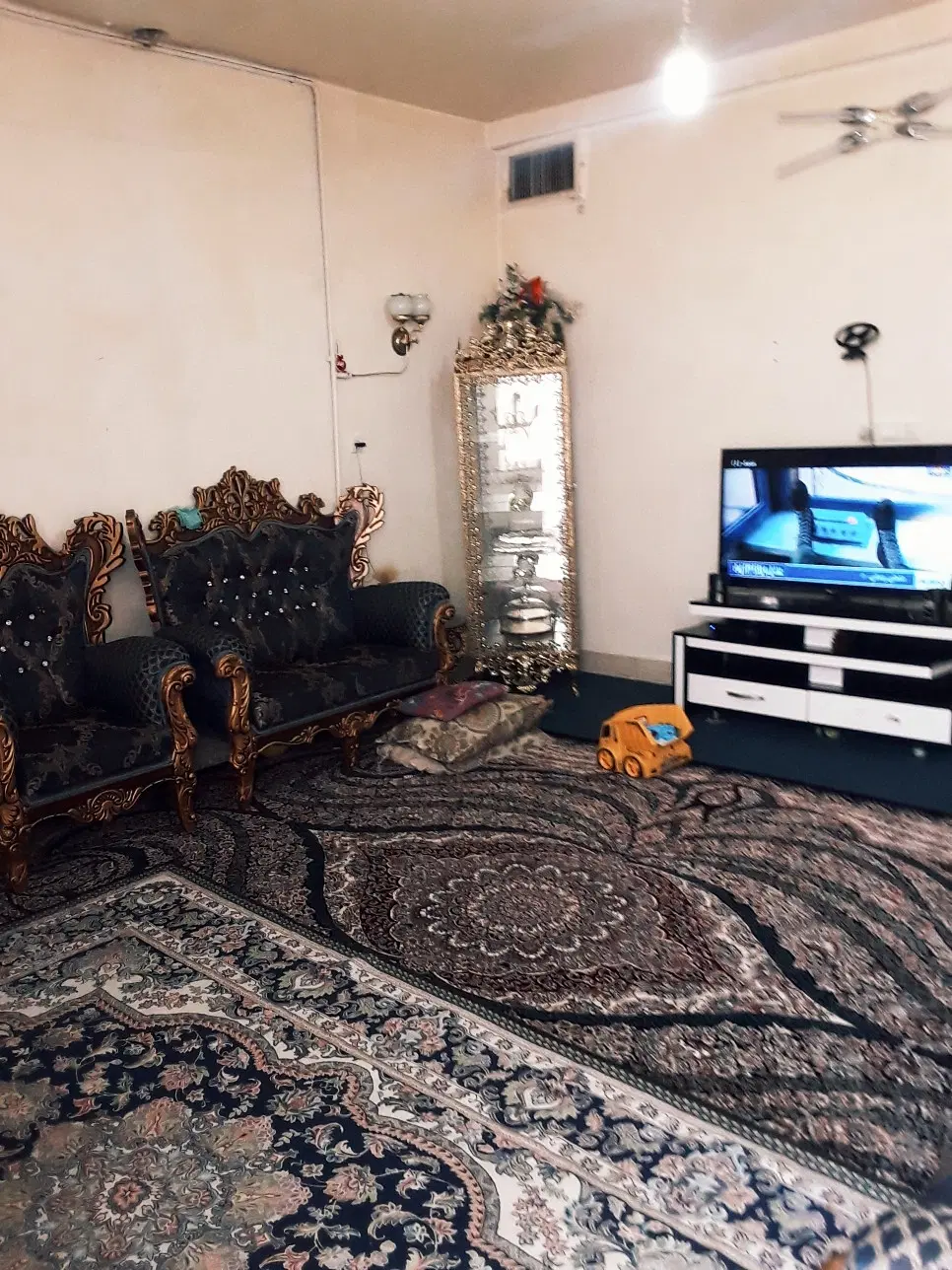 خانه در پشت بازار