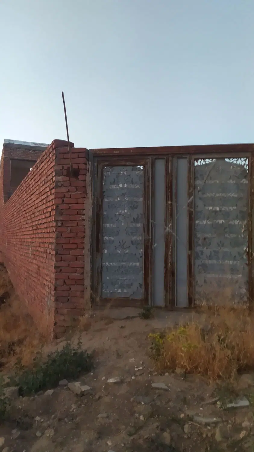 خانه نیمه ساخت پشت مدرسه بلال حبشی