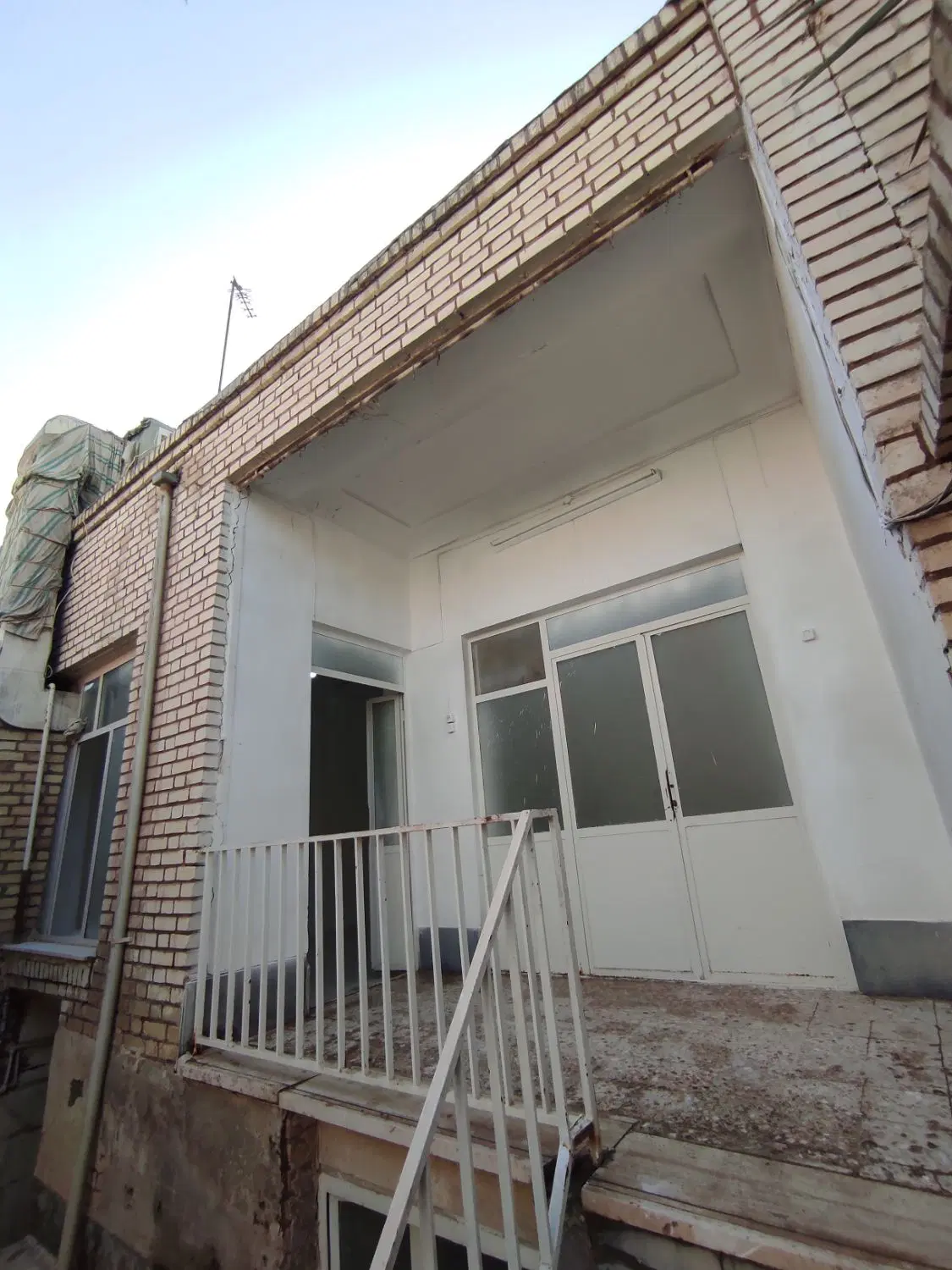 خانه ویلایی قدیمی تمیز