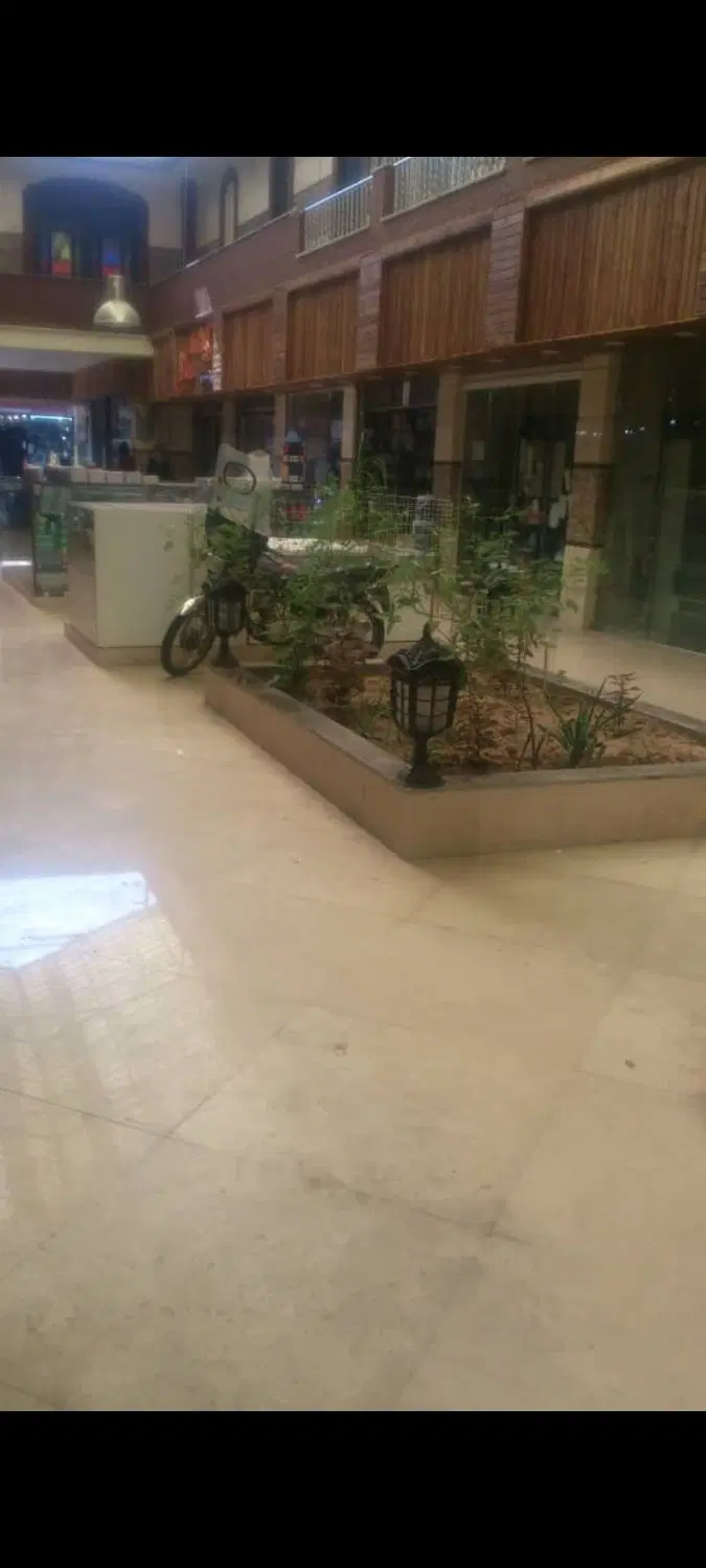 ۱۷ متر مغازه با تجری
