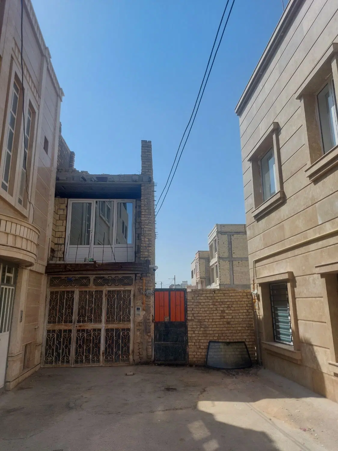 زمین ۱۸۰متری خامنه ای