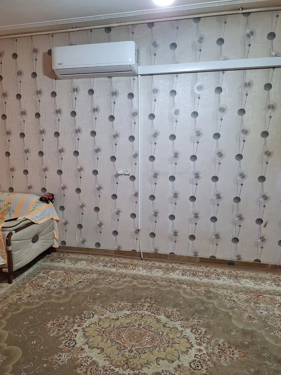ویلایی یه طبق درب به حیاط