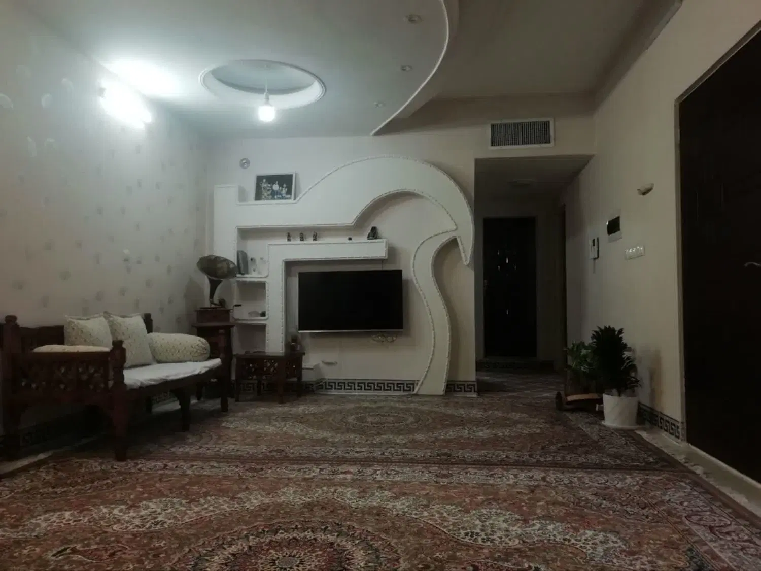 آپارتمان تک واحدی