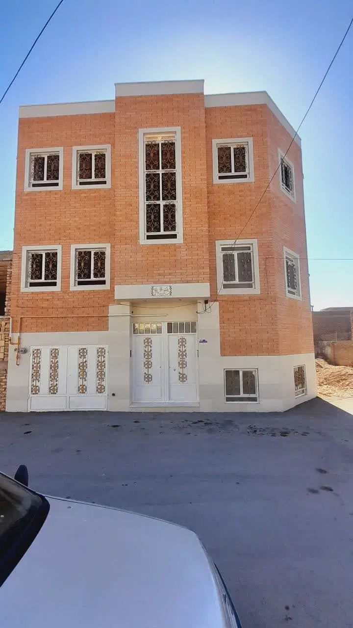 فروش منزل مسکونی یا معاوضه  با خونه ی طبقه همکف