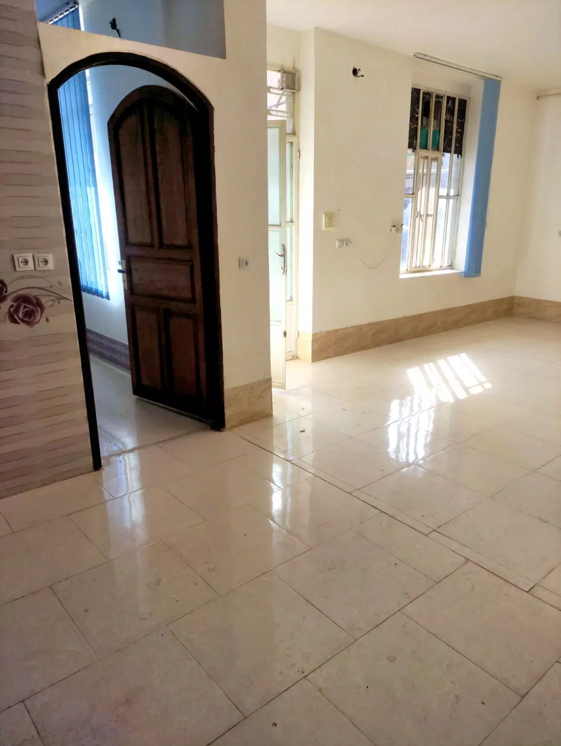 منزل بزرگ دو خواب 85 متری در ماهفیروزان