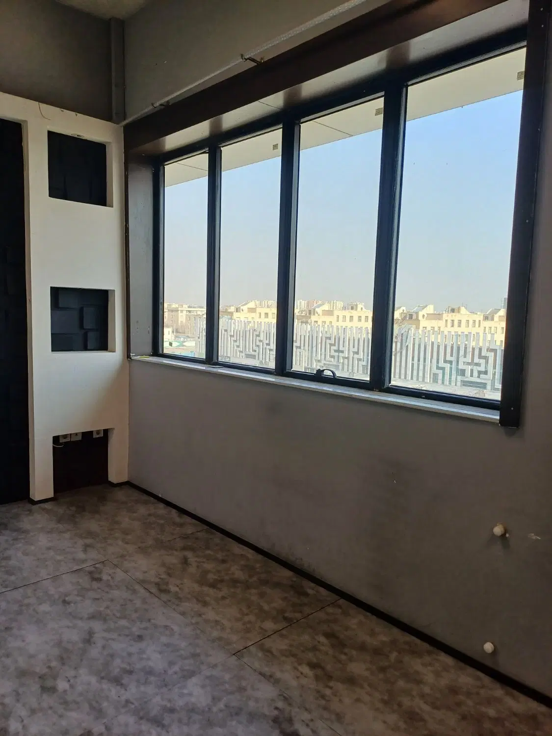 متراژ ۴۳ متر ۱۶ متر هم بالکن داره .