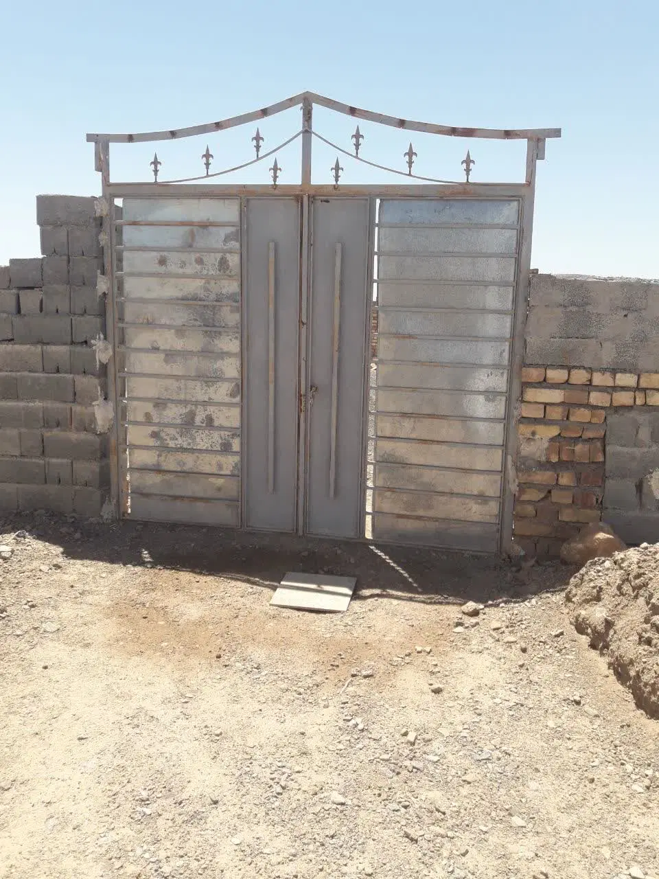 زمین فروشی