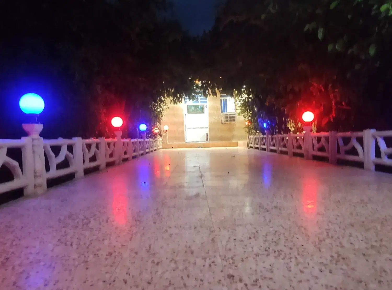 اجاره روزانه خانه ویلا باغ شیک ودلنشین در خود شهر