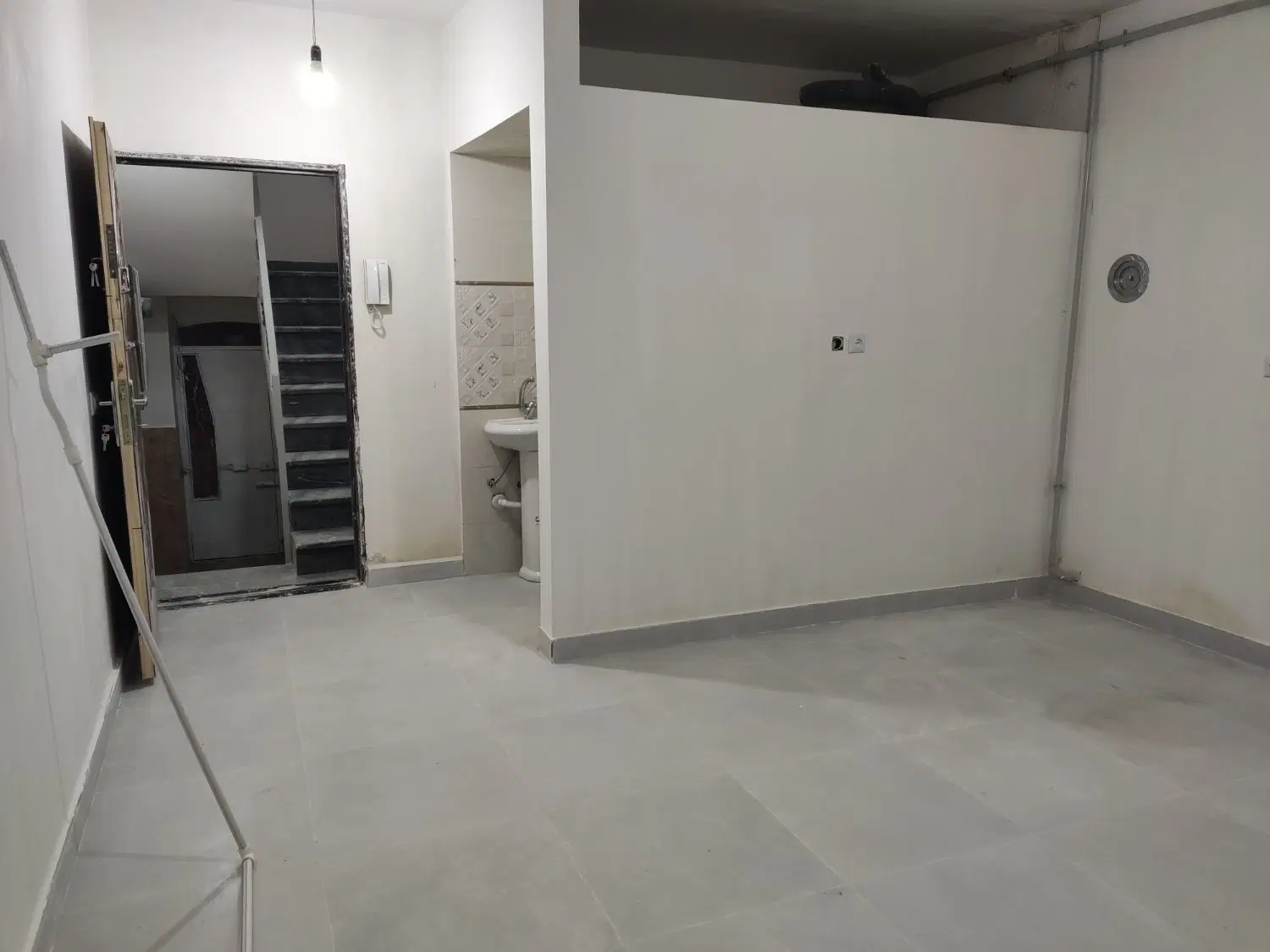 حیاط ،واقع در لاله ،همکف ،۵۰متر