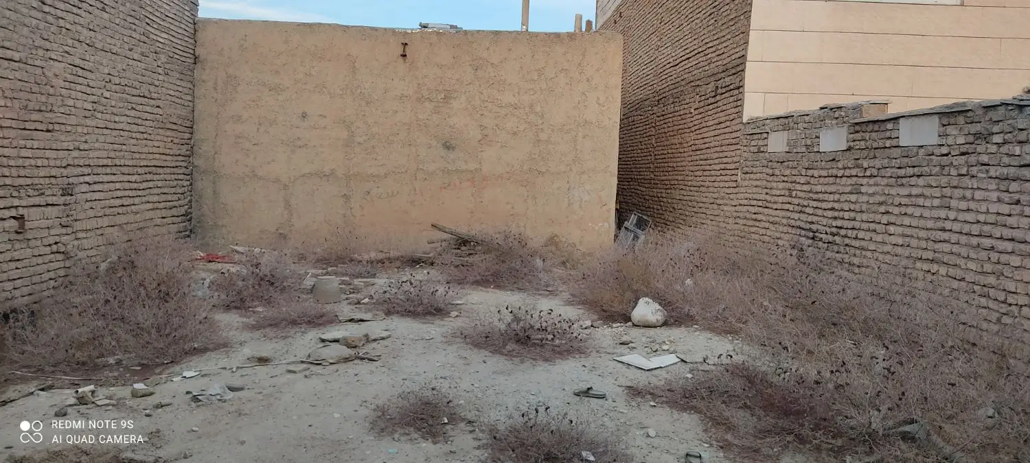زمین چهار دیواری