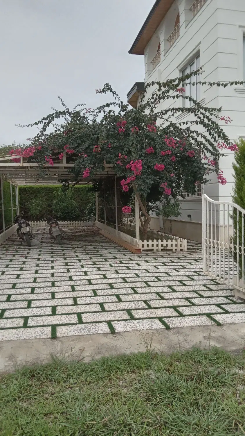 زمین ۳۰۰ متری رودهن