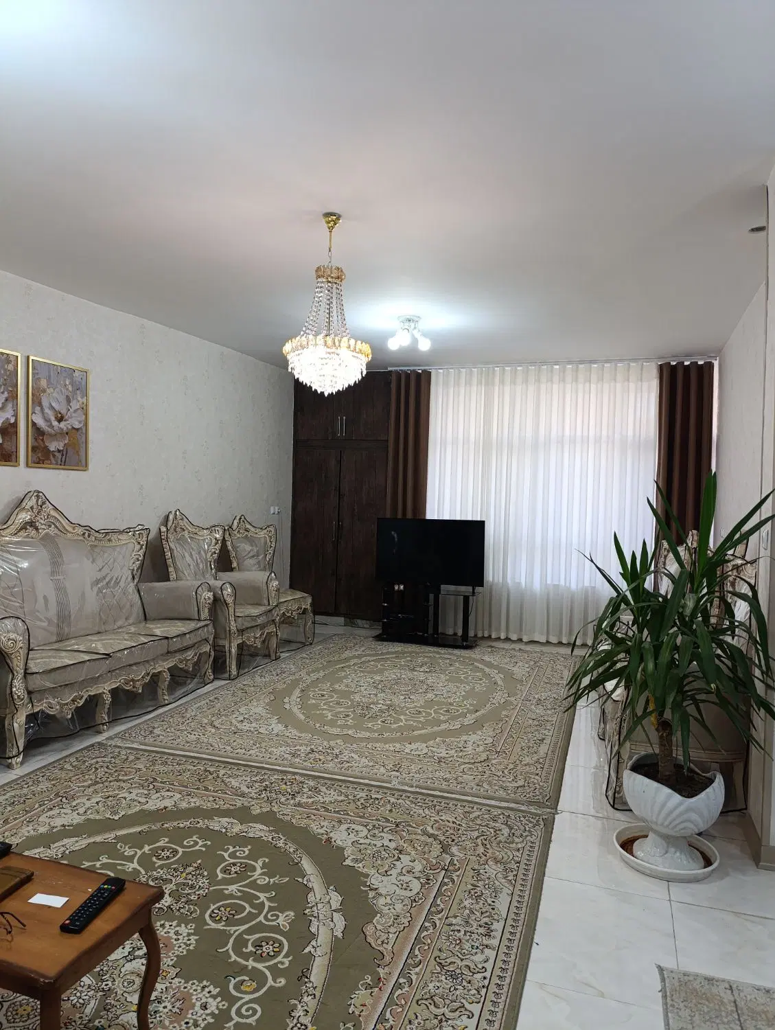منزل مسکونی دوطبقه واقع در چمگردان