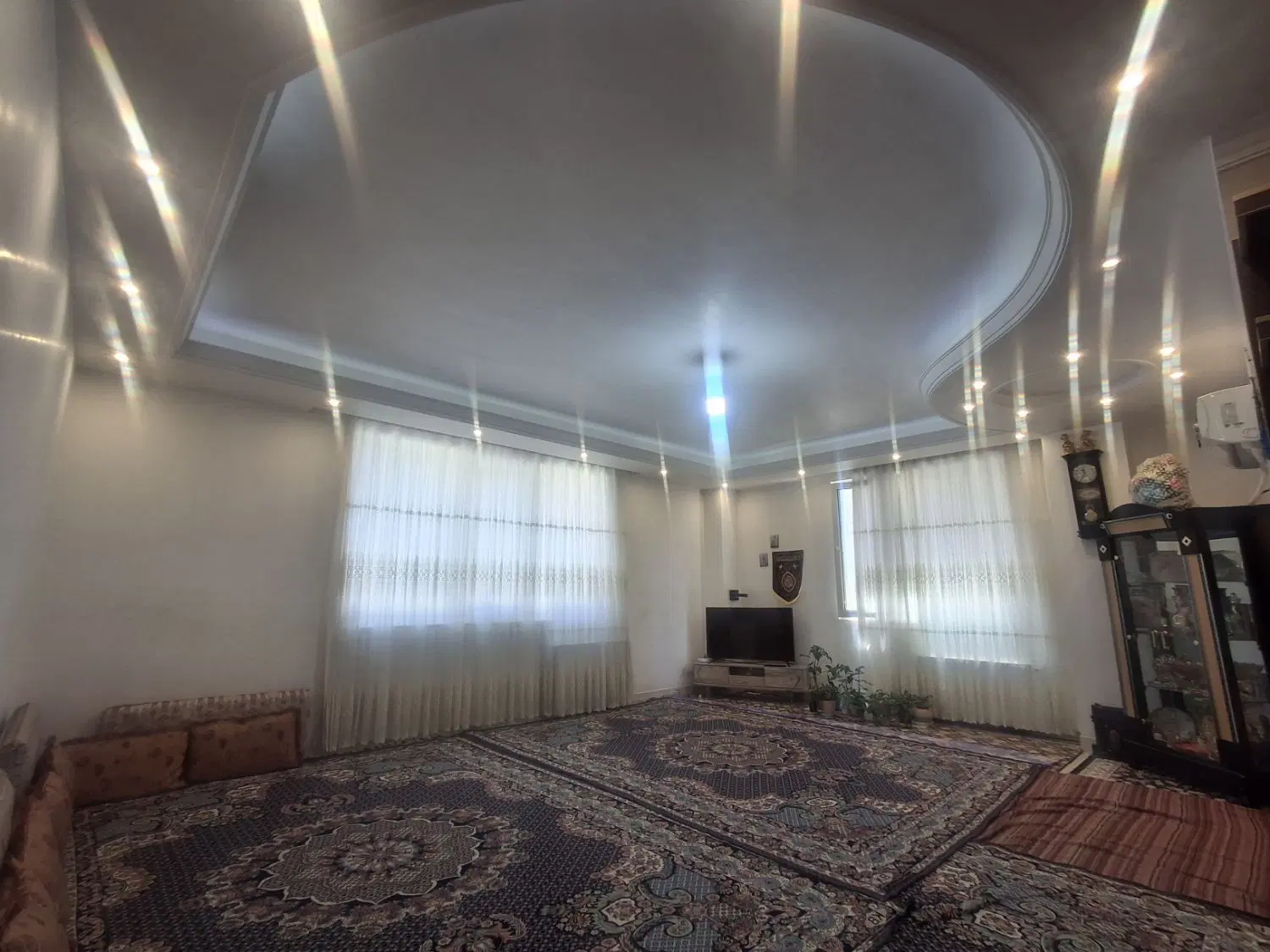 واحد نوساز دو نبش فول امکانات ۹۸ متری فاز ۷