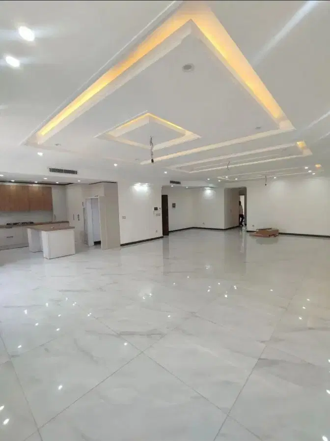 ۱۱۲متر فول امکانات،خوش نقشه و نورگیر،گذر ۱۲ متری