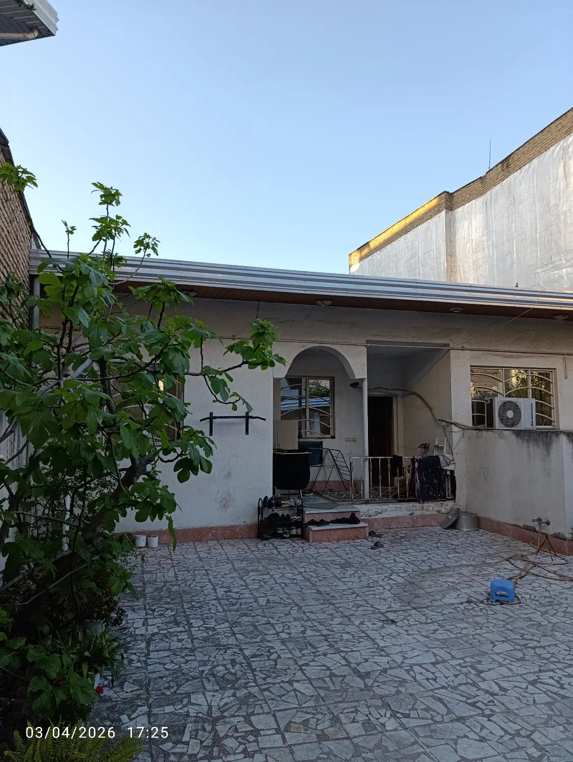 خانه حیاطدار مرکز شهر