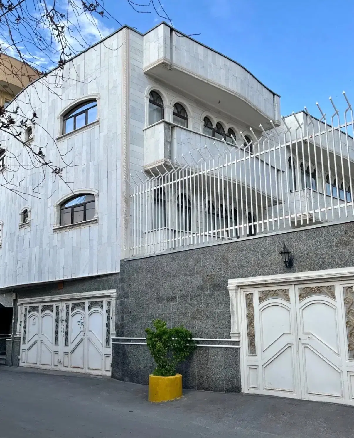 ویلایی ۲۲۰ متری دو طبقه با عرض عالی ذوالنوار