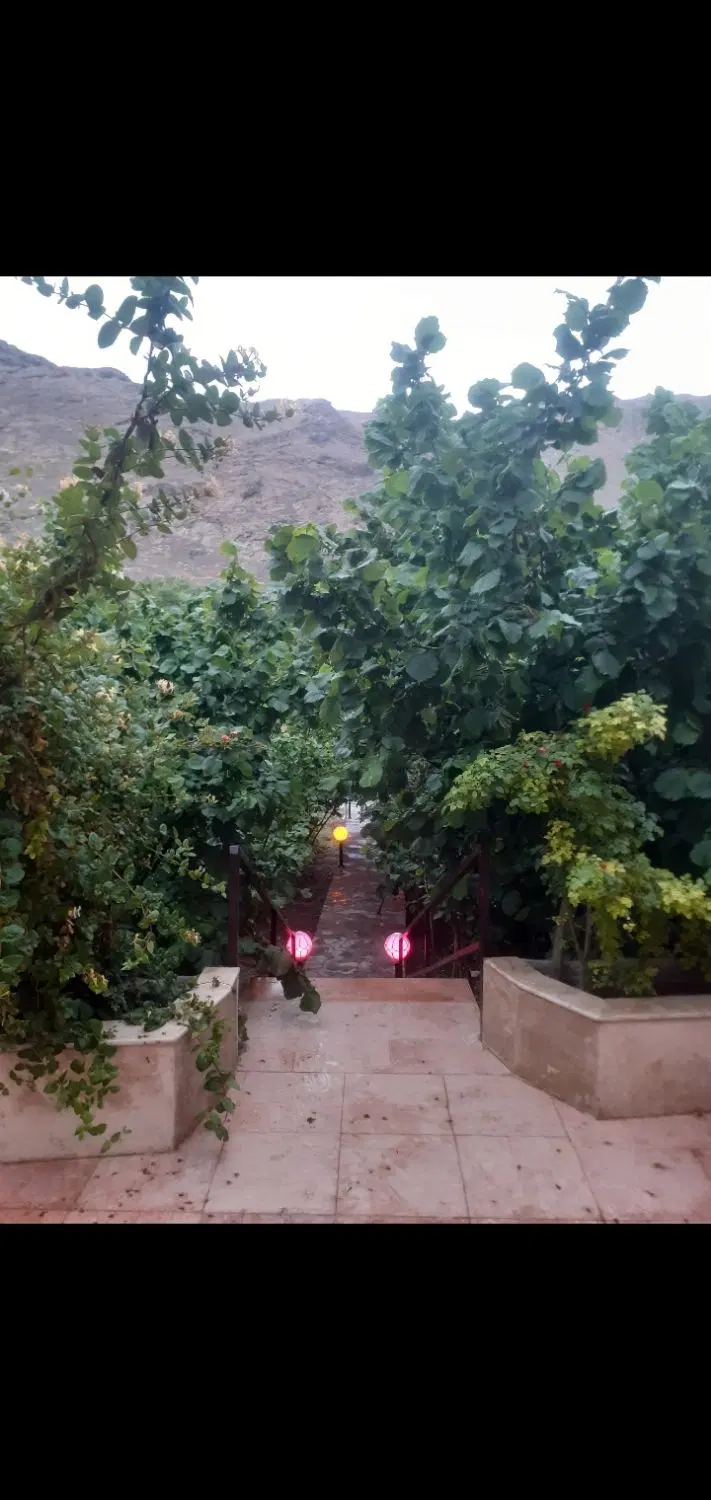 خونه باغ وشنوه