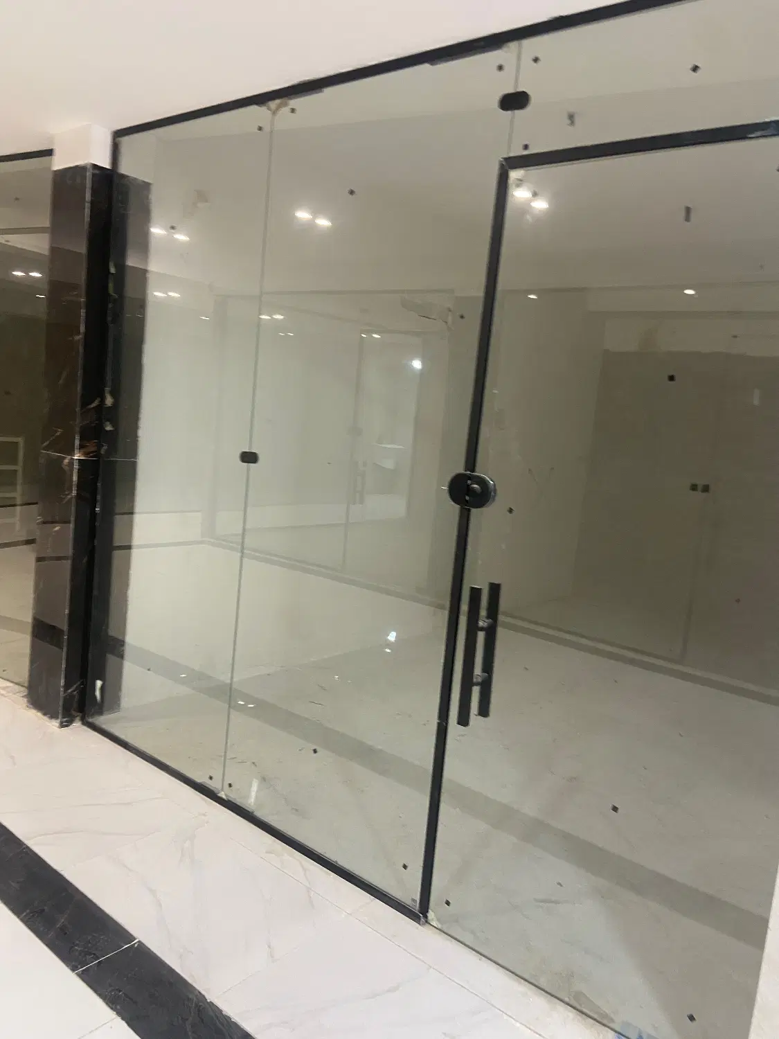اجاره تعداد محدود مغازه در آزادی