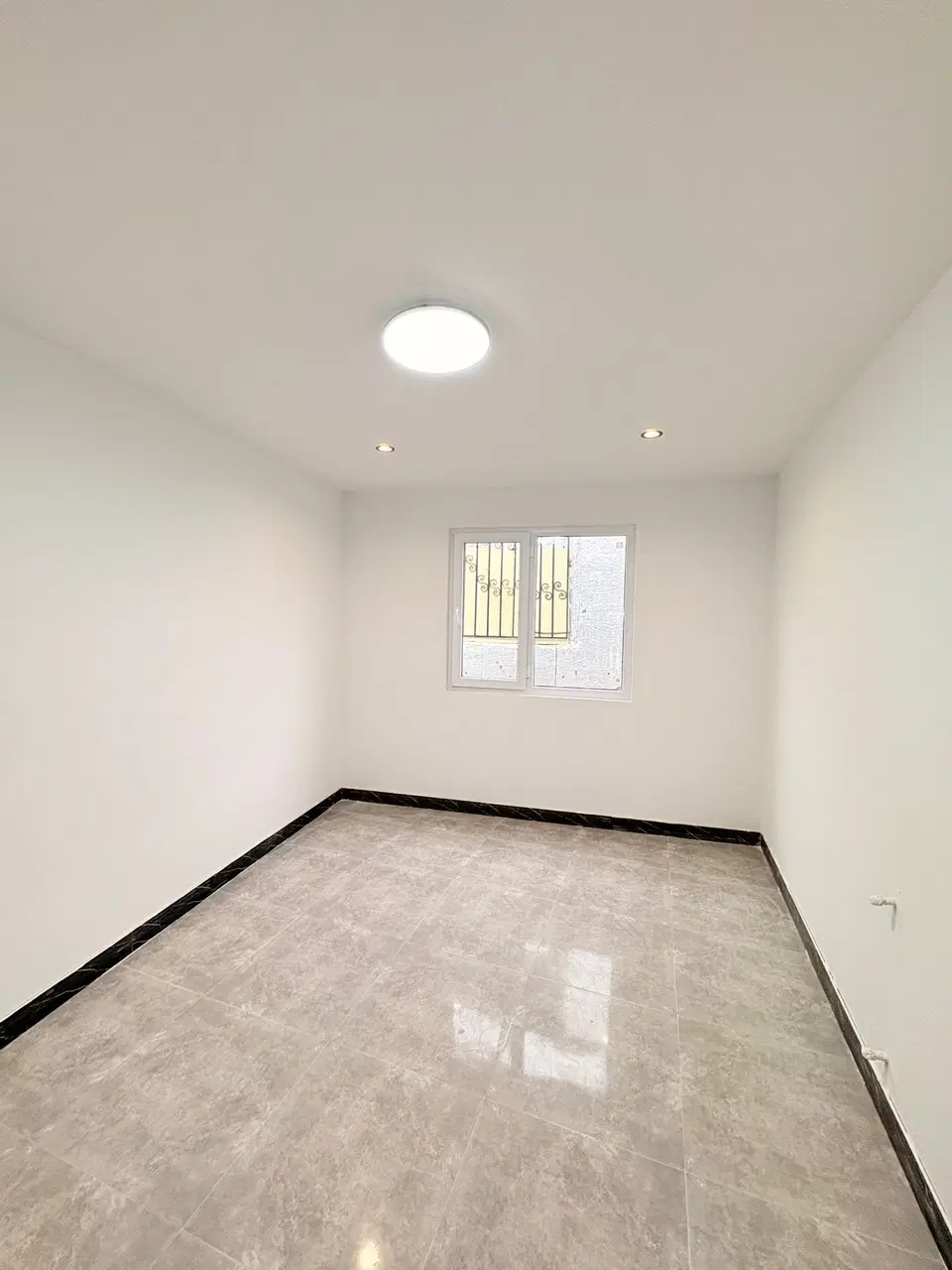 کد ۱۸ ،ویلای مدرن سنددار ، شهرکی و خوش‌قیمت