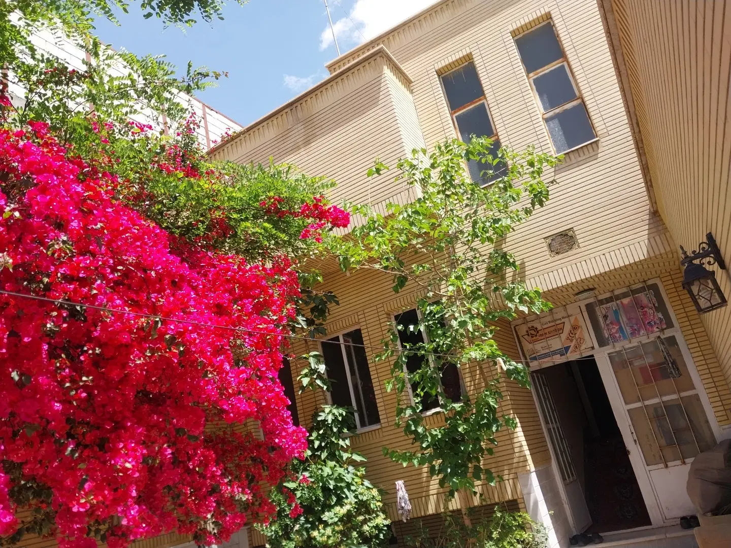 ملک2طبقه4خواب153متر6دانگ تکبرگ فروش نزدیک حرم مطهر