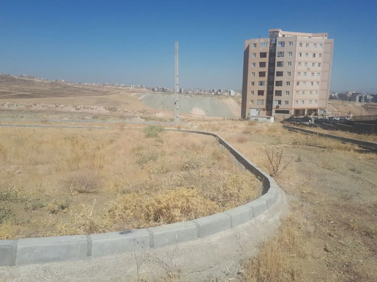 زمین گلشهر ۱کوثر ۱ سه نبش ۲۰۸