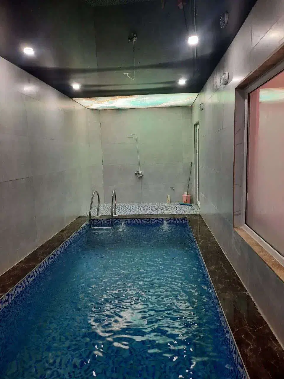 اجاره ویلا استخردار (تازه ساخت تمیز)