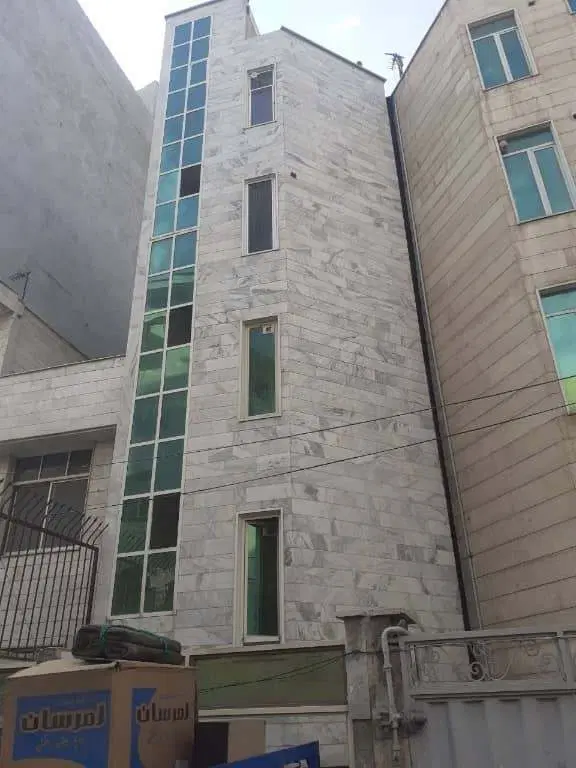 ۳۰ متر، غرق در نور، سند تک‌برگ + پارکینگ سندی