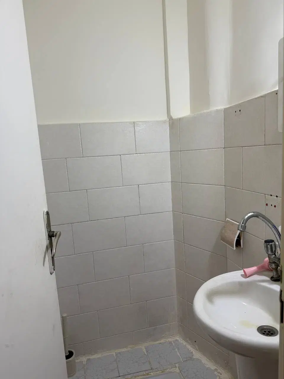 اجاره آپارتمان ۶۵متری طبقه پنجم با اسانسور رنگ شده