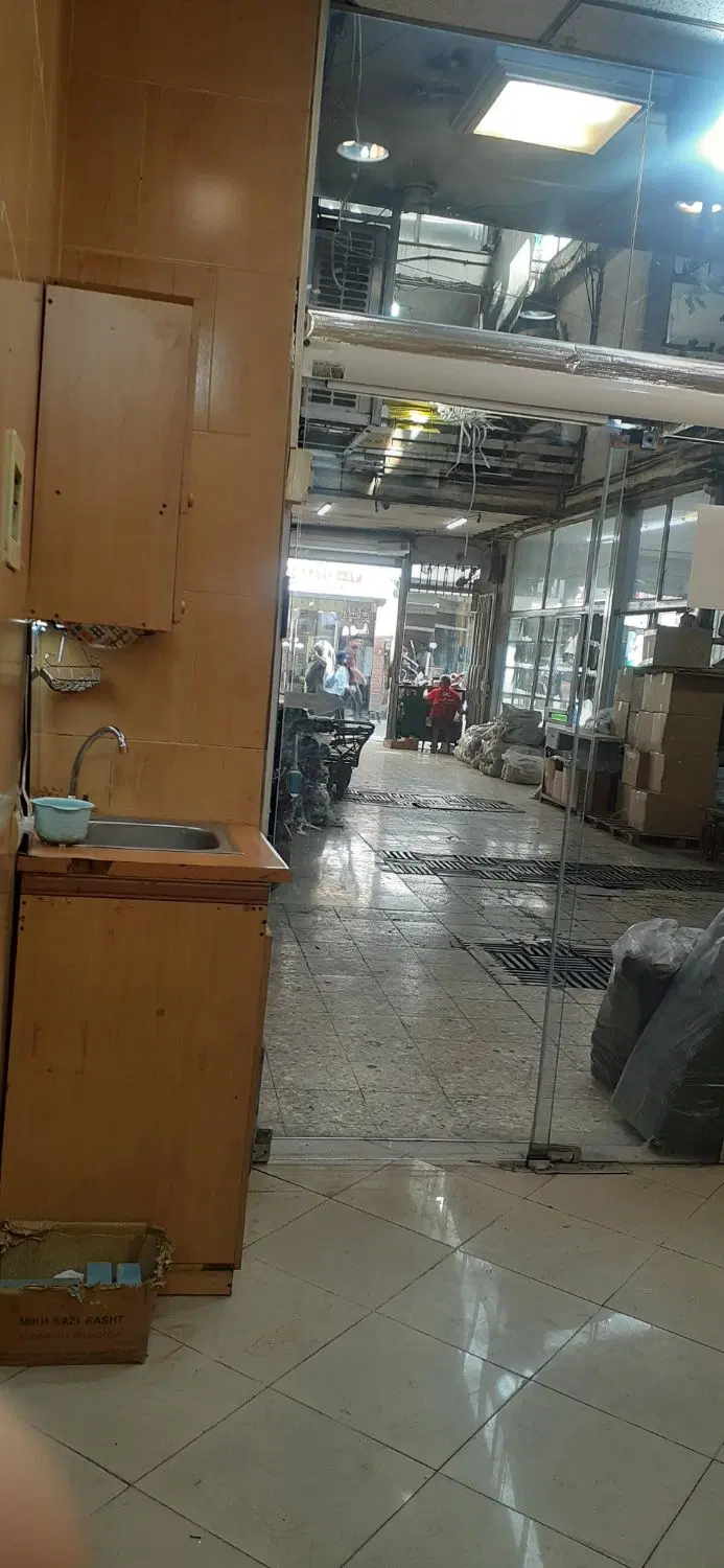مغازه ۱۴ متری بازار پاچنار (کوچه منوچهرخانی)