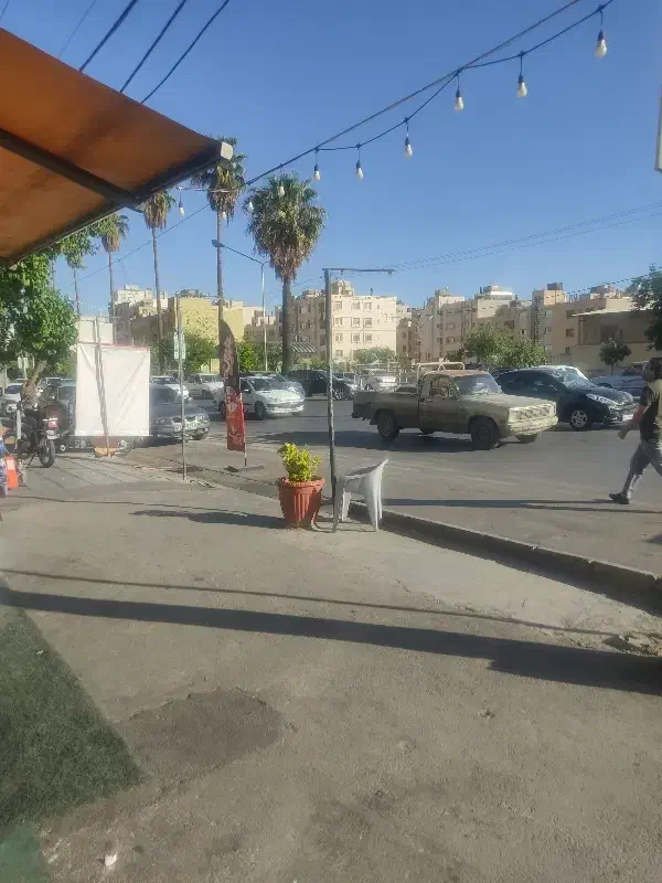 مغازه بر بلوار هفتن