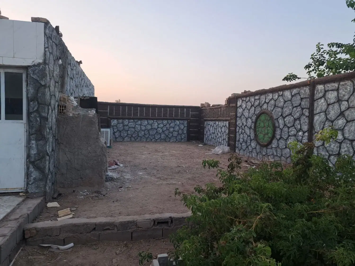 زمین فروشی