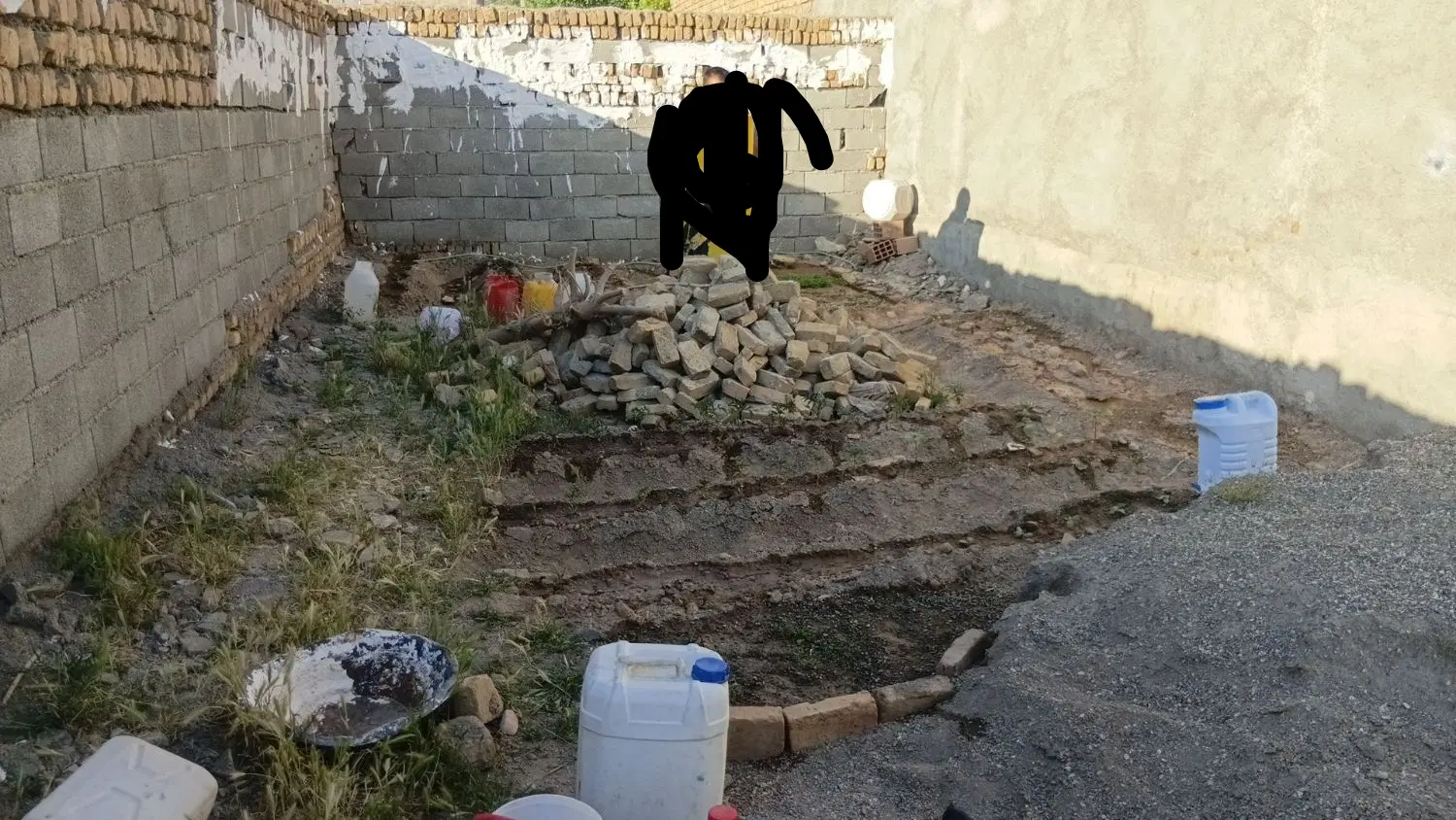 زمین‌چهار‌دیواری‌شمالیعرض‌به‌طول۱۵