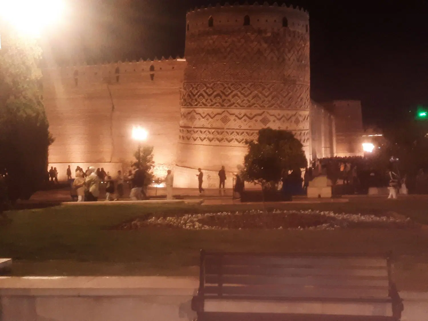 هم خونه یک نفر میخایم اقا