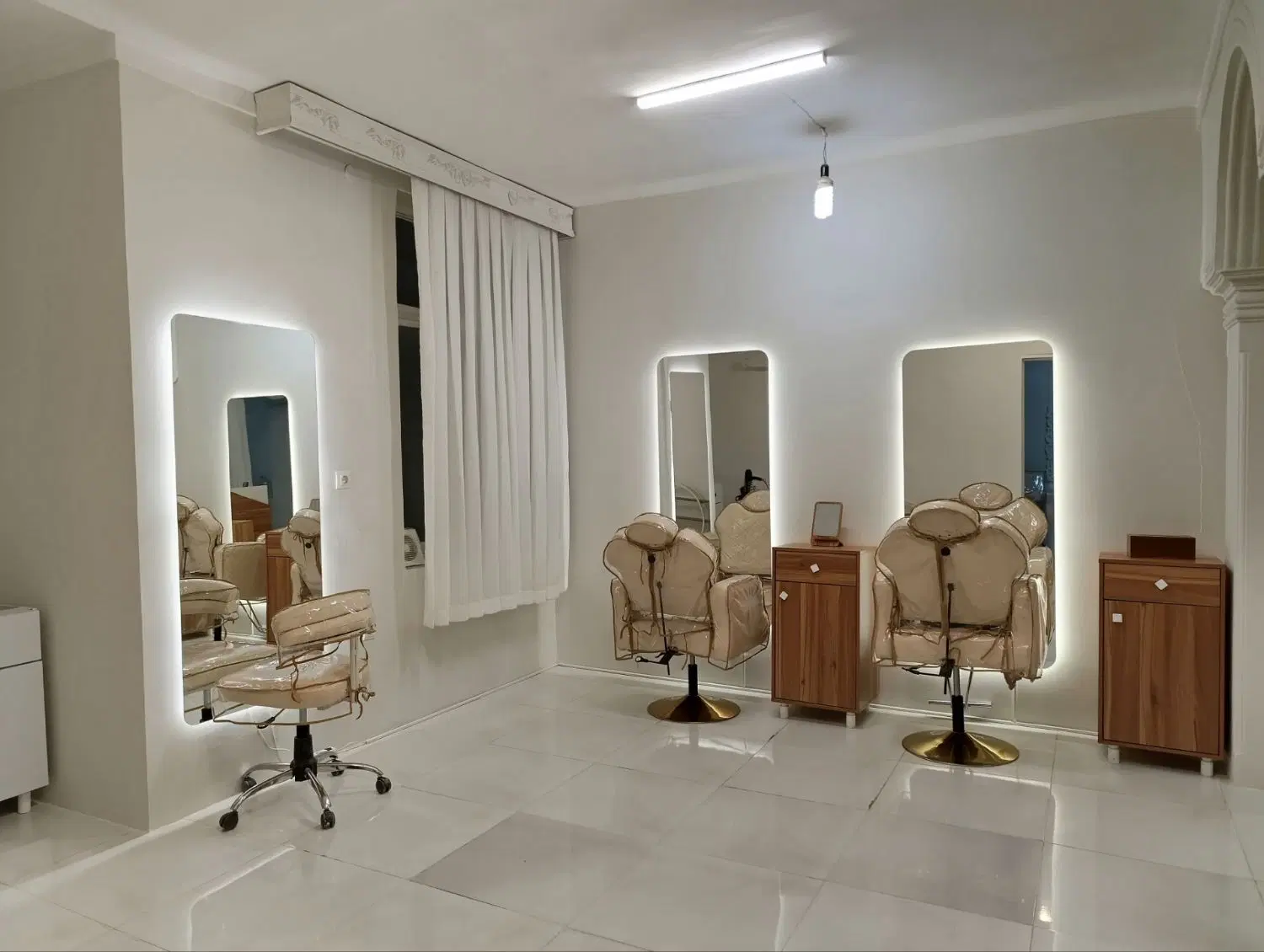 اجاره میزناخن و اتاق