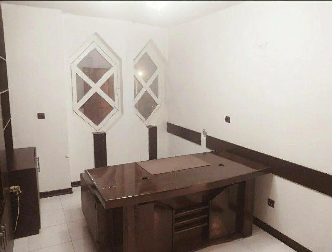 اجاره و رهن دفتر اداری ۱۰۰ متری