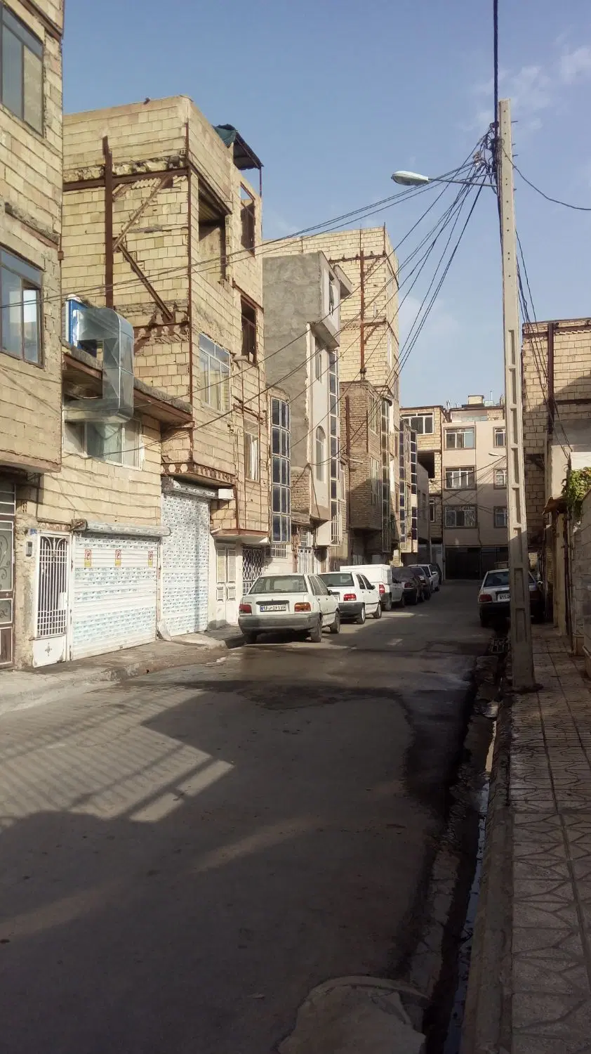 هوایی ب متراژ ۱۰۰ با پارکینگ و چاله آسانسور