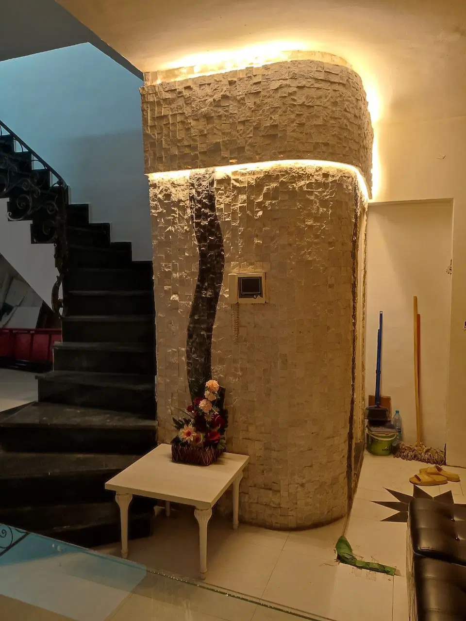 دفتر کار حاشیه .لادن.وکیل اباد