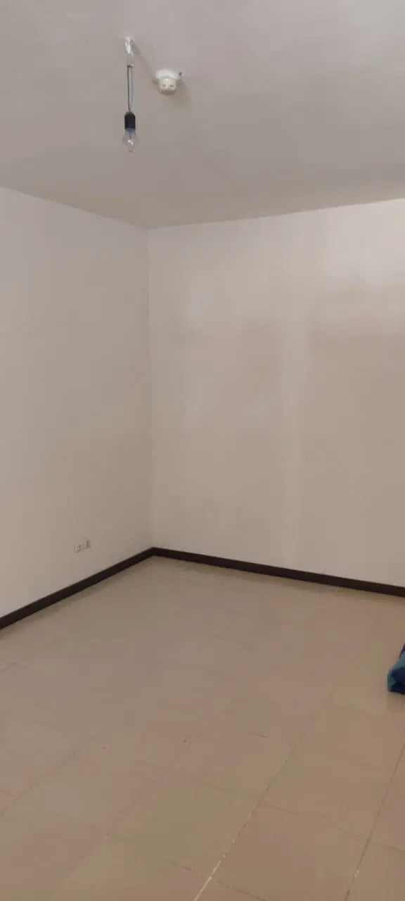 مغازه ۲۰ متری خیابان فروغی
