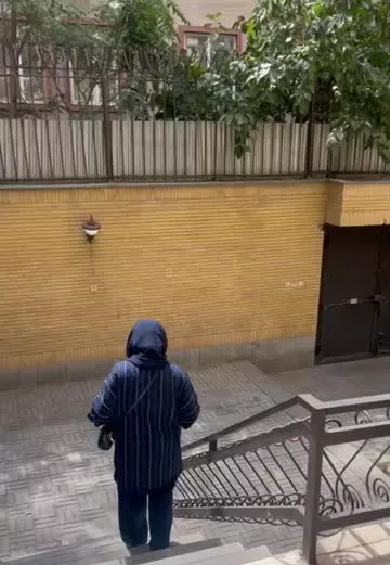 ویلایی دربست_سه طبقه_ مناسب دفتر کار و مسکونی